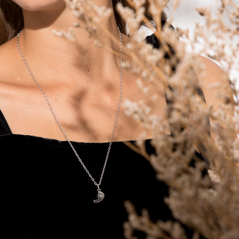 New Love Eyes Face Magnetic Necklace