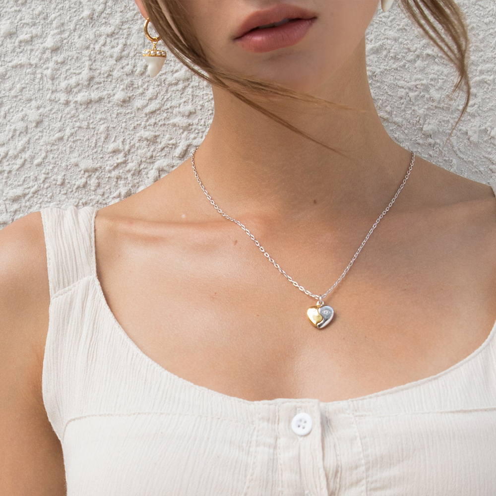 New Love Eyes Face Magnetic Necklace