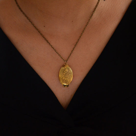 Multi-layer photo box necklace