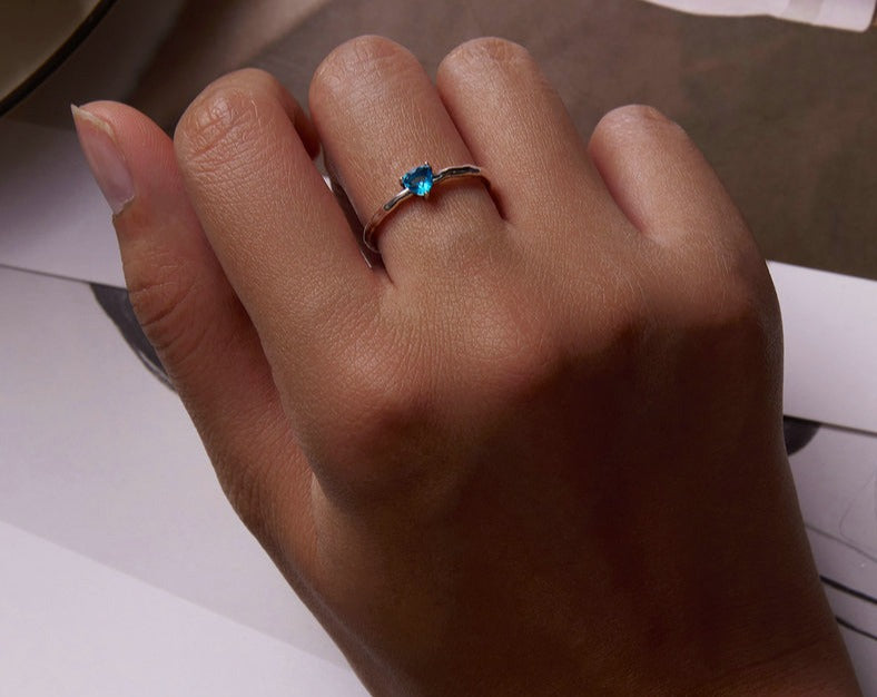 925 Sterling Silver Simple Blue Triangular Zirconium Ring