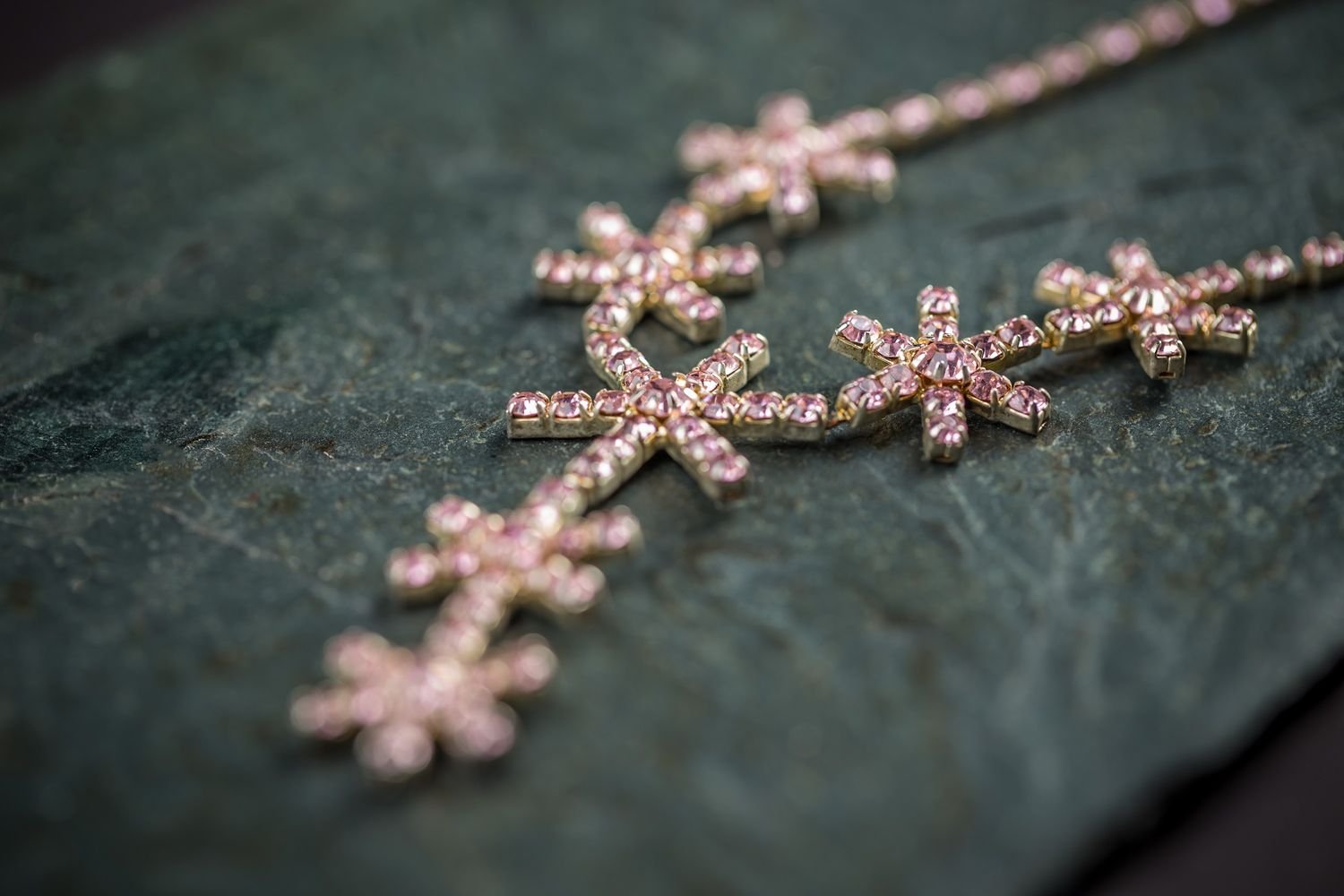 Timeless vs. Trendy: Finding the Perfect Balance in Your Jewelry Box